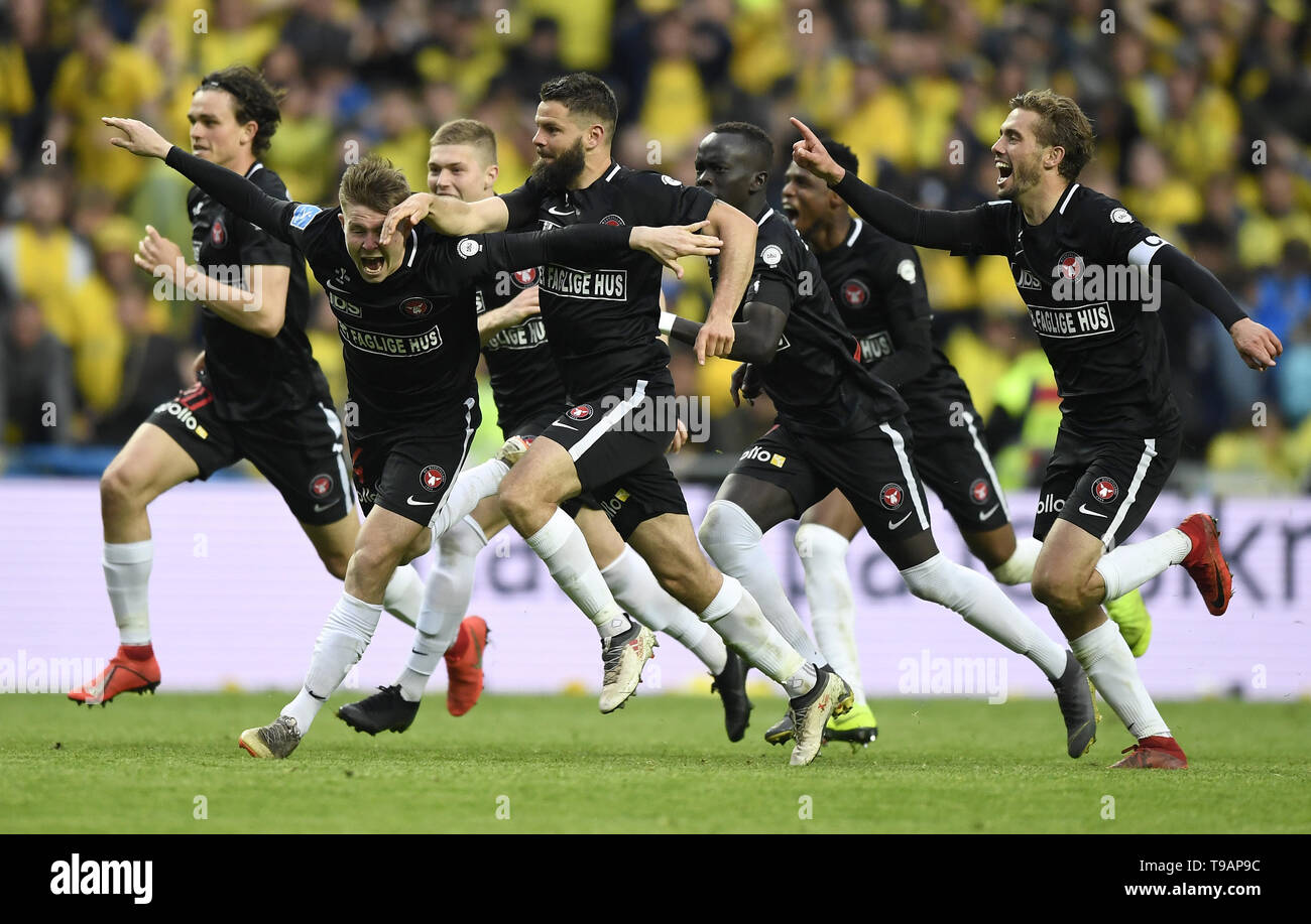 Copenhagen, Denmark. 17th May, 2019. Players from FC Midtjylland win the soccer Cup Final after extended time and penalty shootout against Brondby IF in Telia Parken, Copenhagen, Denmark. Credit: Lars Moeller/ZUMA Wire/Alamy Live News Stock Photo