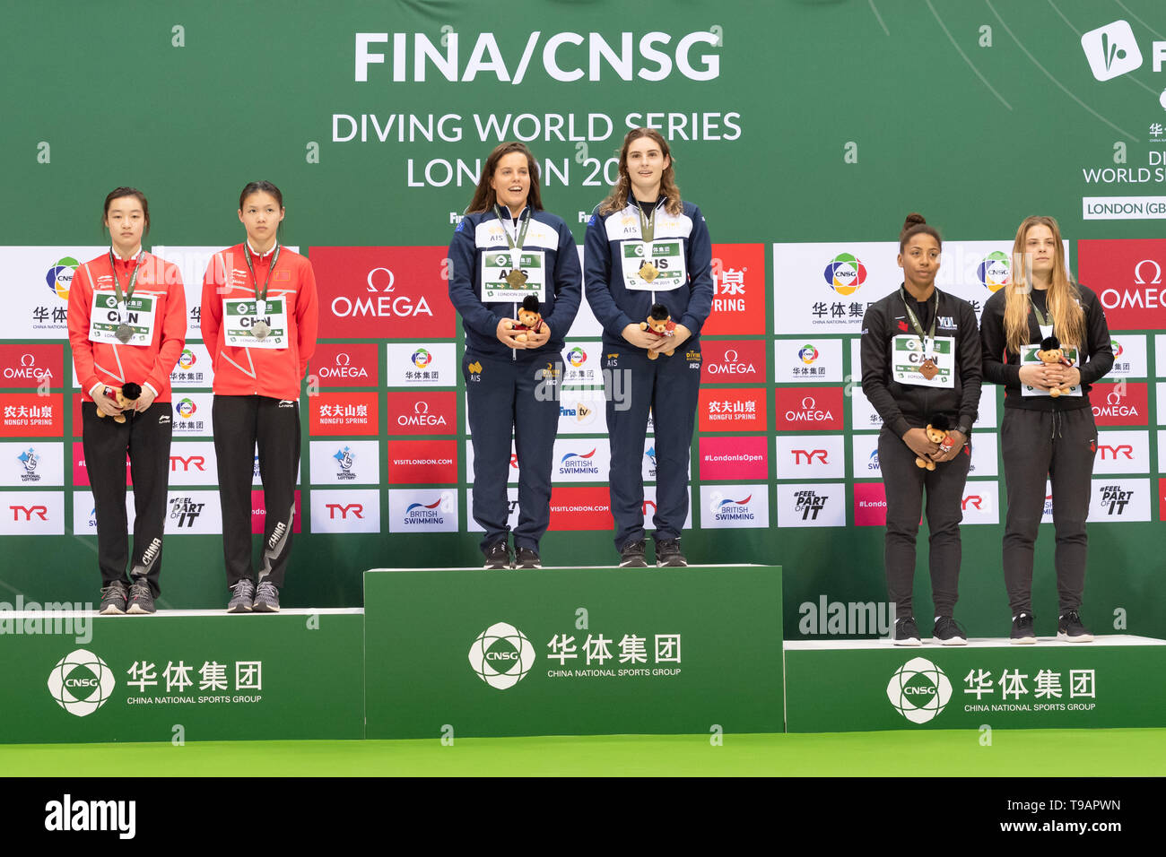 London, UK. 17th May, 2019. Shan Lin and Yani Chang (CHN) Silver, Maddison Keeney and Anabelle Smith (AUS) Gold and Jennifer Abel and Celine van Duijn (CAN) Bronze) at the Winners presentations after compete in Women's 3m Synchro Springboard Final during FINA/CNSG Diving World Series Final at London Aquatics Centre on Friday, 17 May 2019. London England.  Credit: Taka G Wu/Alamy Live News Stock Photo