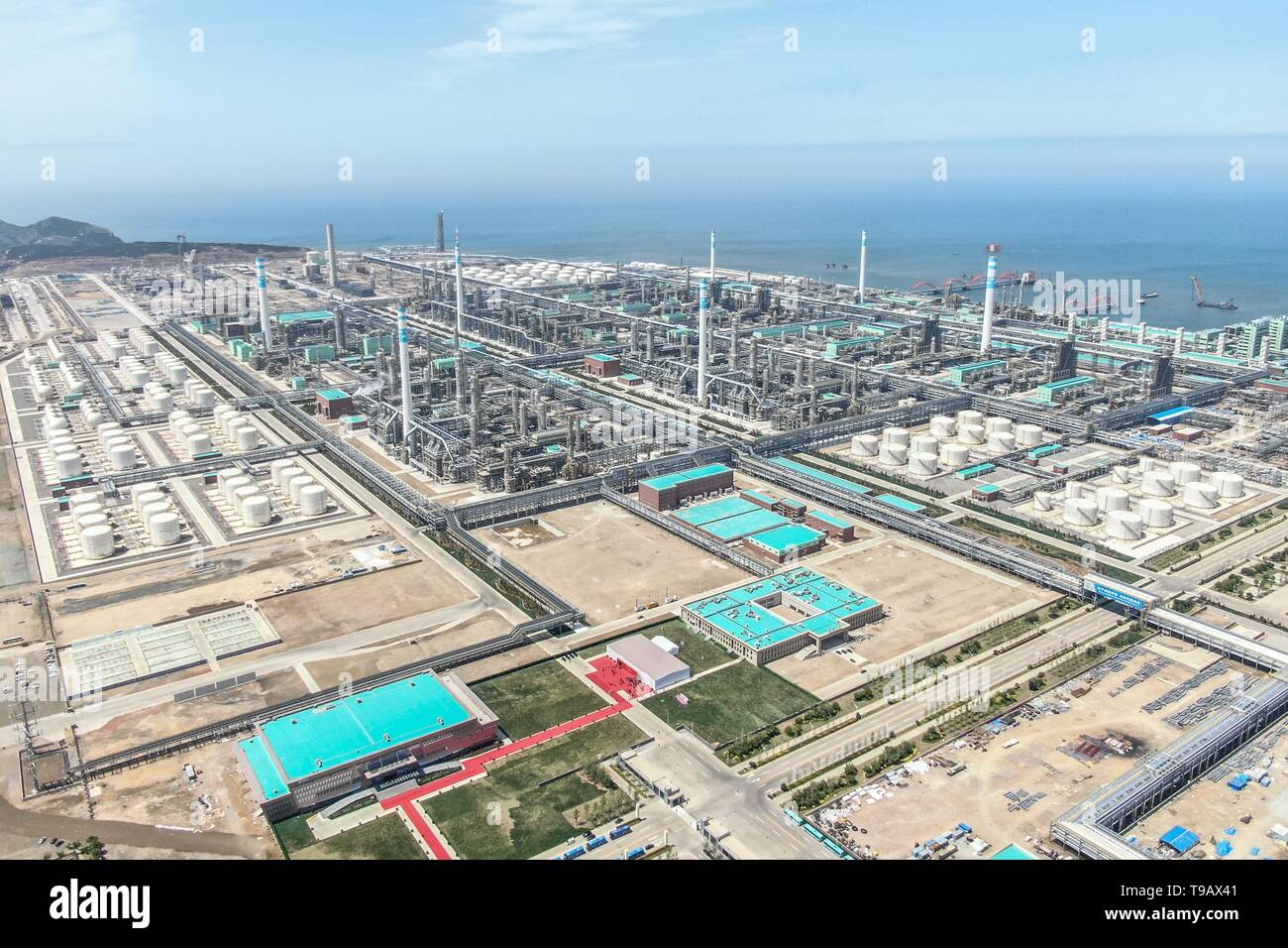 Dalian. 17th May, 2019. Aerial photo taken on May 17, 2019 shows the industrial park of the Hengli Petrochemical (Dalian) Refining Co., Ltd. on the Changxing Island in Dalian City, northeast China's Liaoning Province. The private-owned Hengli Petrochemical (Dalian) Refining Co., Ltd. achieved full operation in its 20 million tonnes per year refinery and chemical complex in Dalian, the company said Friday. Credit: Pan Yulong/Xinhua/Alamy Live News Stock Photo
