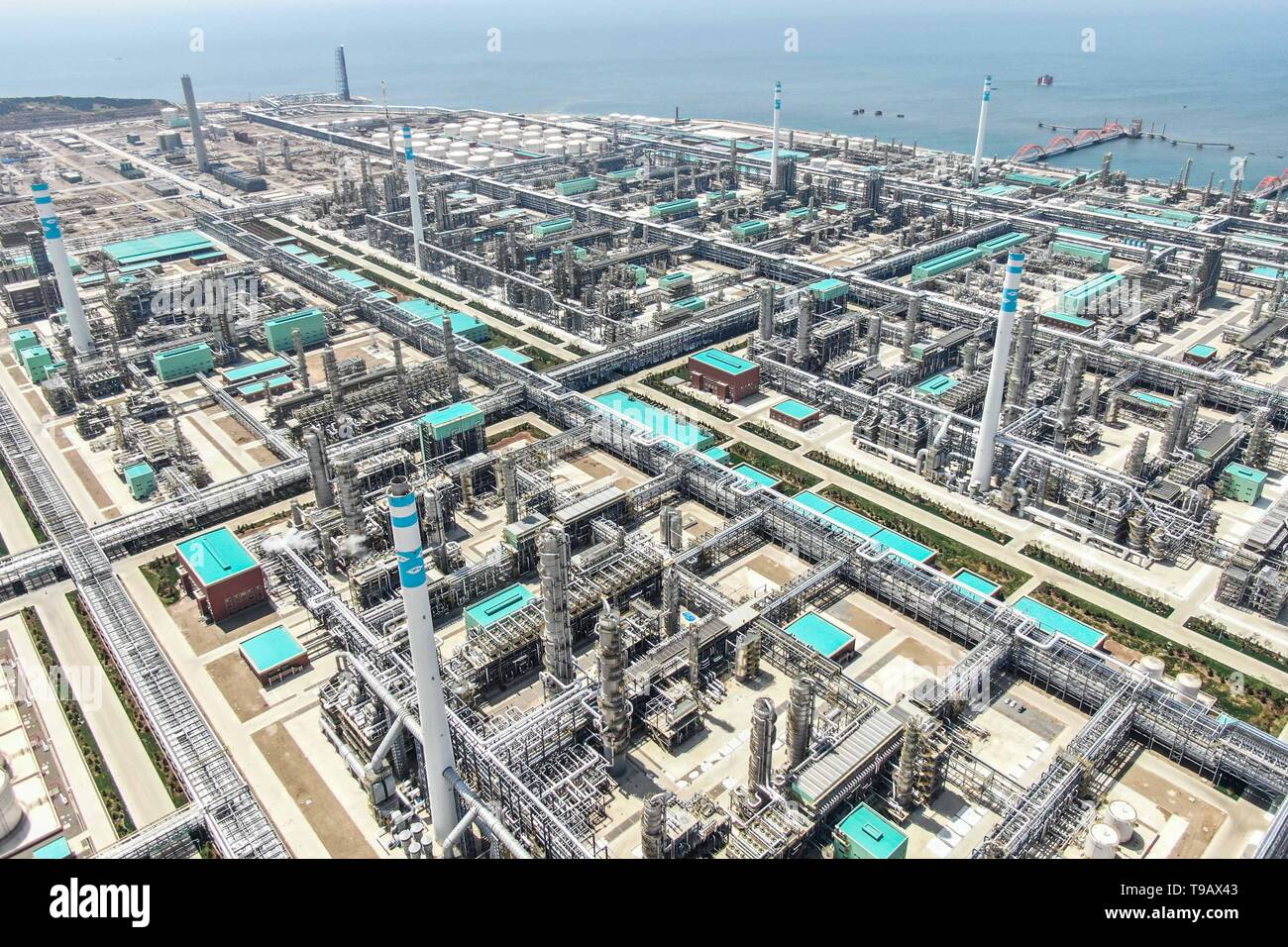 Dalian. 17th May, 2019. Aerial photo taken on May 17, 2019 shows the industrial park of the Hengli Petrochemical (Dalian) Refining Co., Ltd. on the Changxing Island in Dalian City, northeast China's Liaoning Province. The private-owned Hengli Petrochemical (Dalian) Refining Co., Ltd. achieved full operation in its 20 million tonnes per year refinery and chemical complex in Dalian, the company said Friday. Credit: Pan Yulong/Xinhua/Alamy Live News Stock Photo