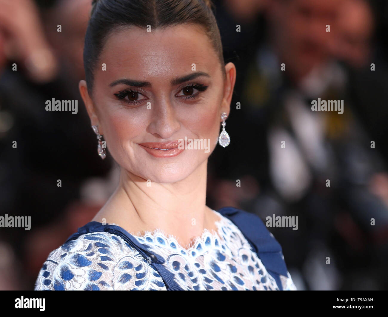 Cannes, France. 17th May, 2019. CANNES, FRANCE - MAY 17: Penelope Cruz attends the screening of 'Pain And Glory (Dolor Y Gloria/ Douleur Et Gloire)' during the 72nd Cannes Film Festival ( Credit: Mickael Chavet/Alamy Live News Stock Photo