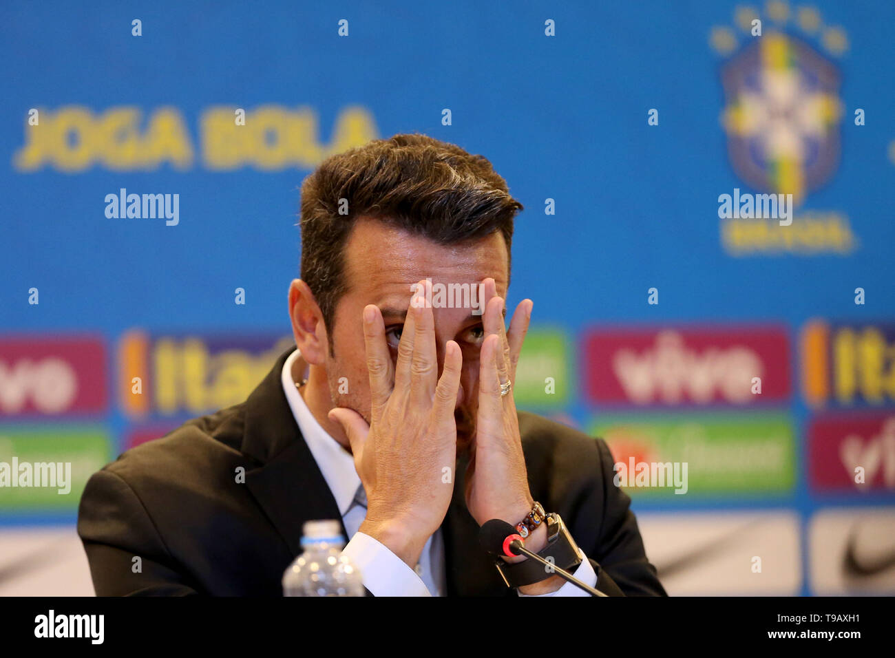 Rio De Janeiro, Brazil. 17th May, 2019. Edu Gaspar, general coordinator of the Brazilian national football team, reacts during a press conference to announce the list of the 23 players for the Copa America 2019 at the headquarter of CBF (Brazilian Football Confederation) in Rio de Janeiro, RJ, Brazil, on May 17, 2019. The tournament will be held from June 14 to July 7 in five cities in Brazil. Credit: Li Ming/Xinhua/Alamy Live News Stock Photo