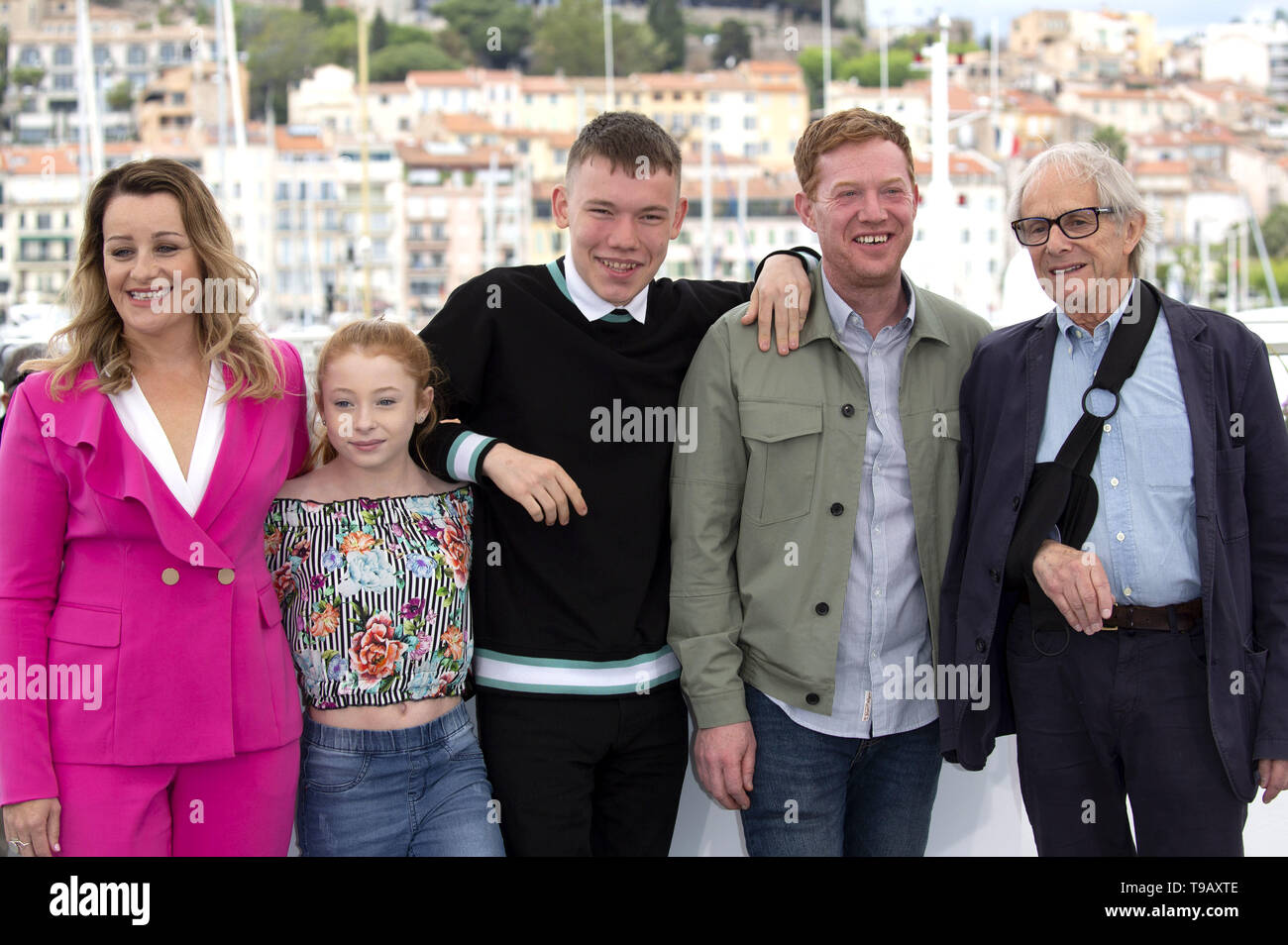 Cannes, France. 17th May, 2019. Debbie Honeywood, Katie Proctor, Rhys Stone, Kris Hitchen and Ken Loach at the 'Sorry We Missed You' photocall during the 72nd Cannes Film Festival at the Palais des Festivals on May 17, 2019 in Cannes, France | usage worldwide Credit: dpa/Alamy Live News Stock Photo