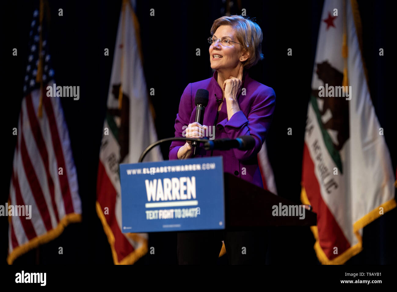 Glendale, CA, USA. 18th Feb, 2019. Presidential candidate, Senator Elizabeth Warren seen holding a microphone during her campaign rally in Glendale, California. Warren is running for the 2020 Democratic nomination for president. Credit: Ronen Tivony/SOPA Images/ZUMA Wire/Alamy Live News Stock Photo