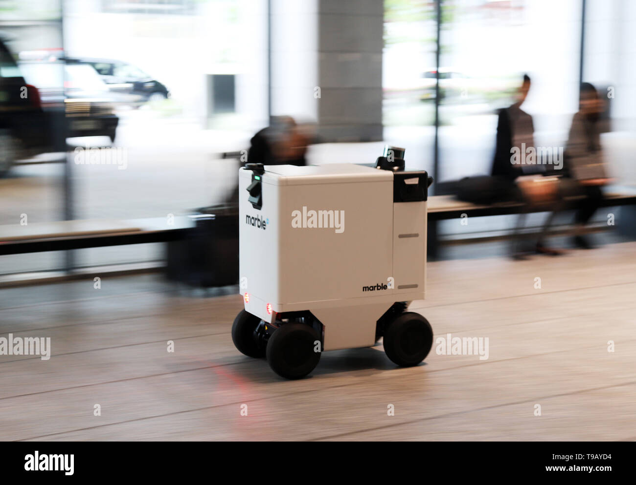 Tokyo, Japan. 17th May, 2019. Japan's Mitsubishi Estate demonstrates US robotics venture Marble's delivery robot 'Marble' which has LiDAR sensors and cameras to drive autonomously at the company's office buildings at Tokyo's Marunouchi business district on Friday, May 17, 2019. Japan's largest developer Mitsubishi Estate and San Francisco based Marble started field test of delivery service for last one mile at Mitsubishi's office building complex. Credit: Yoshio Tsunoda/AFLO/Alamy Live News Stock Photo