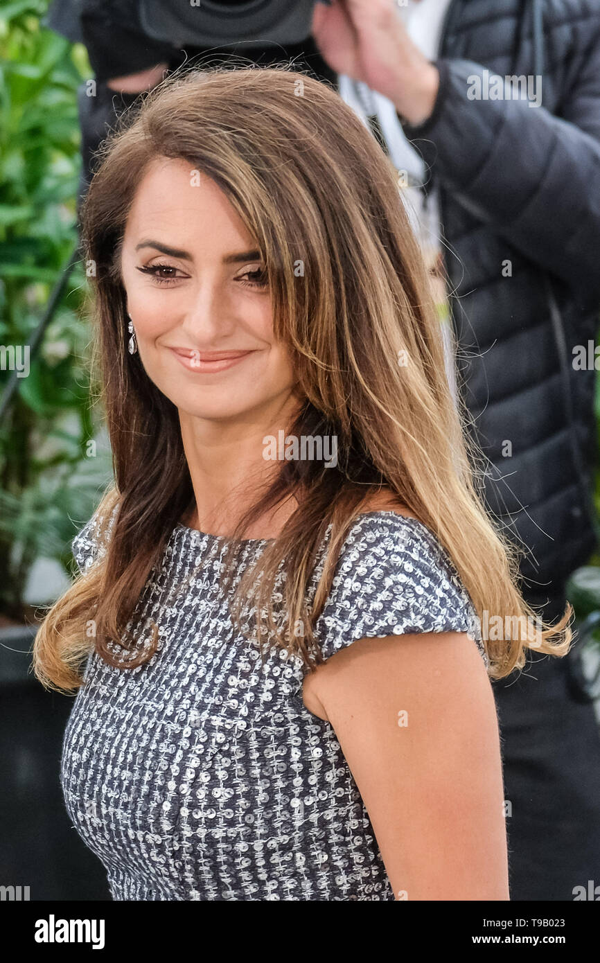 Cannes, France. 18th May, 2019. Penelope Cruz poses at a photocall for Pain and Glory (Dolor y gloria ) on Saturday 18 May 2019 at the 72nd Festival de Cannes, Palais des Festivals, Cannes. Pictured: Penelope Cruz, Penélope Cruz. Picture by Credit: Julie Edwards/Alamy Live News Stock Photo