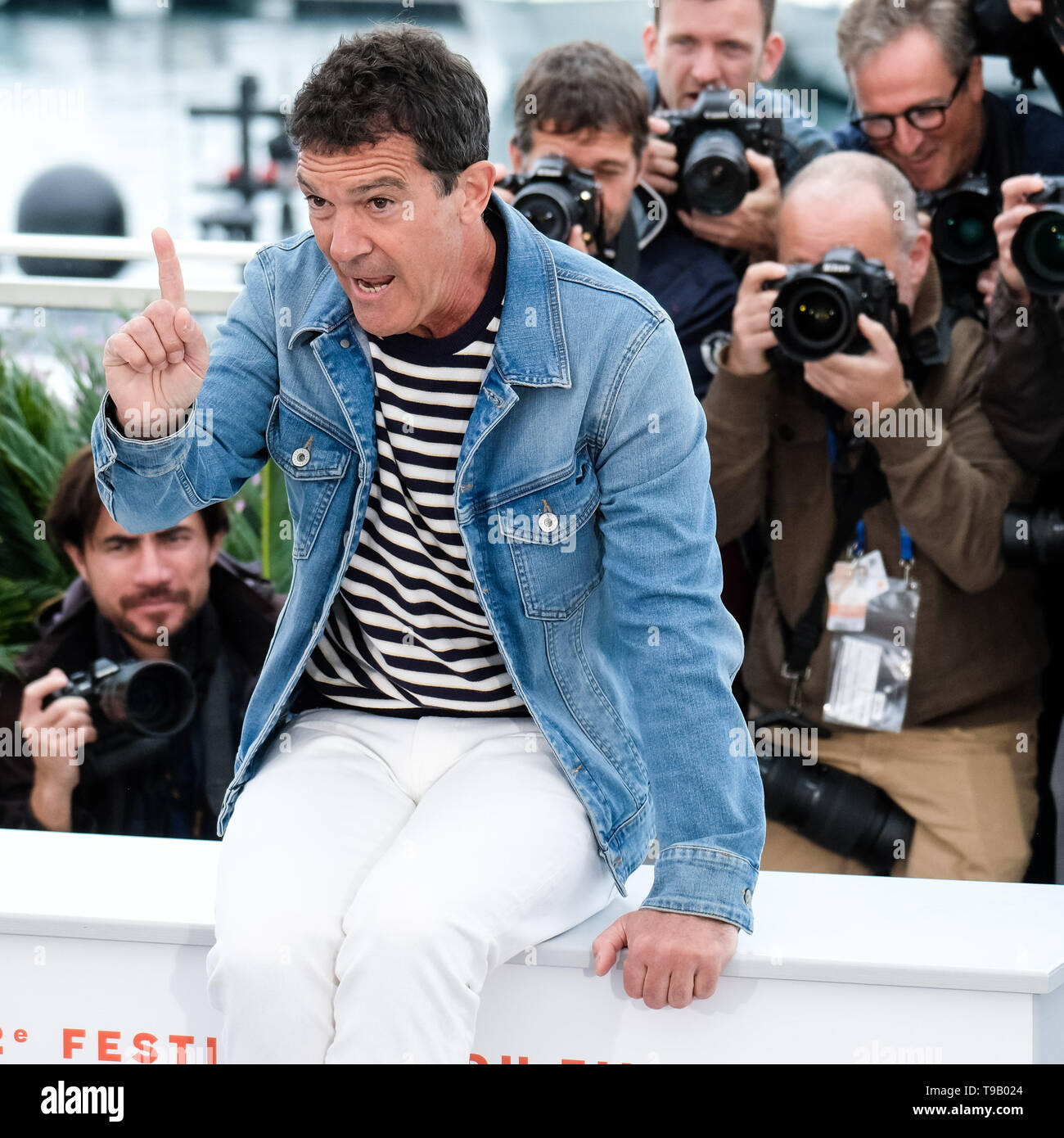 Cannes, France. 18th May, 2019. Antonio Banderas poses at a photocall for Pain and Glory (Dolor y gloria ) on Saturday 18 May 2019 at the 72nd Festival de Cannes, Palais des Festivals, Cannes. Pictured: Antonio Banderas. Picture by Credit: Julie Edwards/Alamy Live News Stock Photo