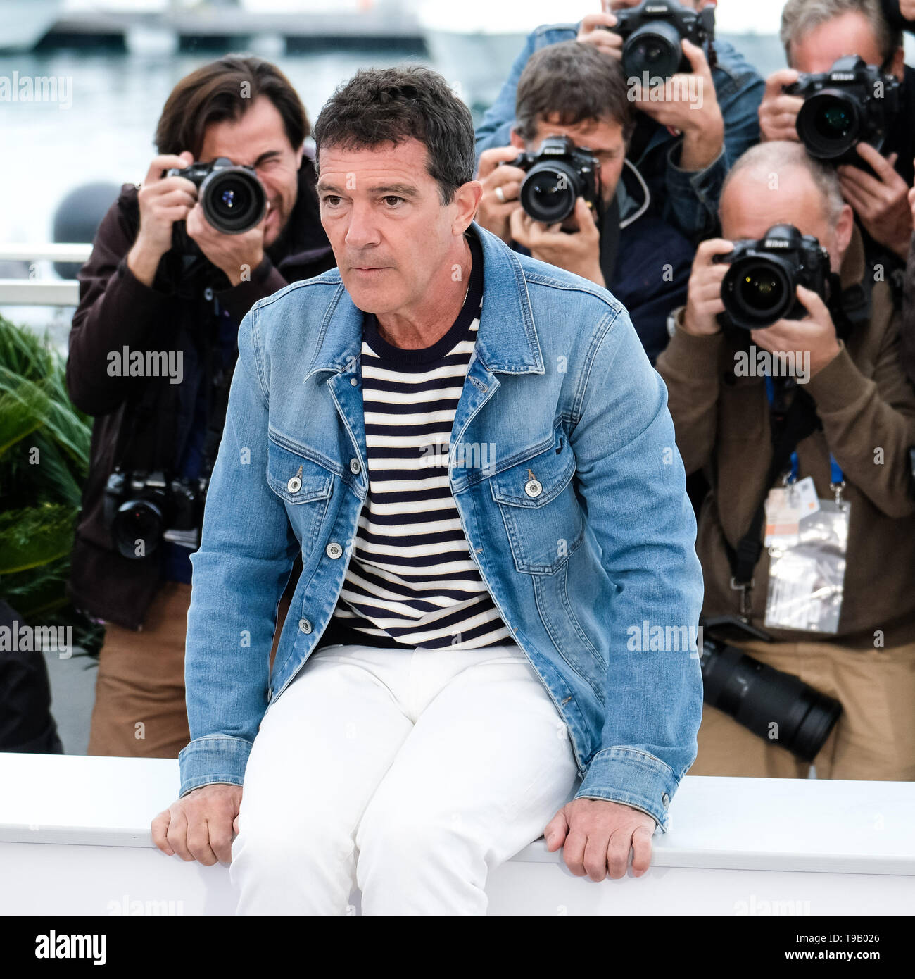 Cannes, France. 18th May, 2019. Antonio Banderas poses at a photocall for Pain and Glory (Dolor y gloria ) on Saturday 18 May 2019 at the 72nd Festival de Cannes, Palais des Festivals, Cannes. Pictured: Antonio Banderas. Picture by Credit: Julie Edwards/Alamy Live News Stock Photo