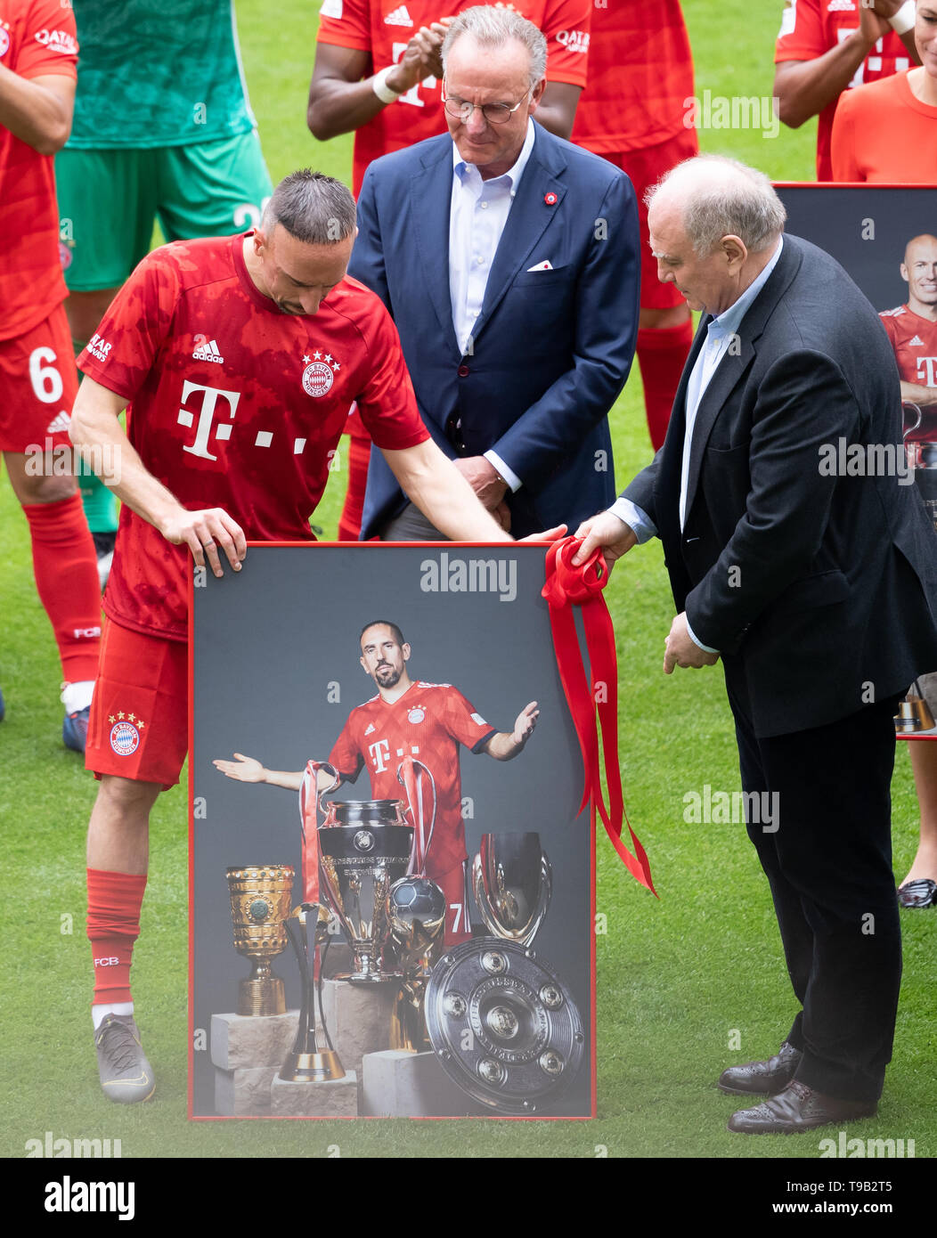 Fc bayern münchen ag hi-res stock photography and images - Alamy