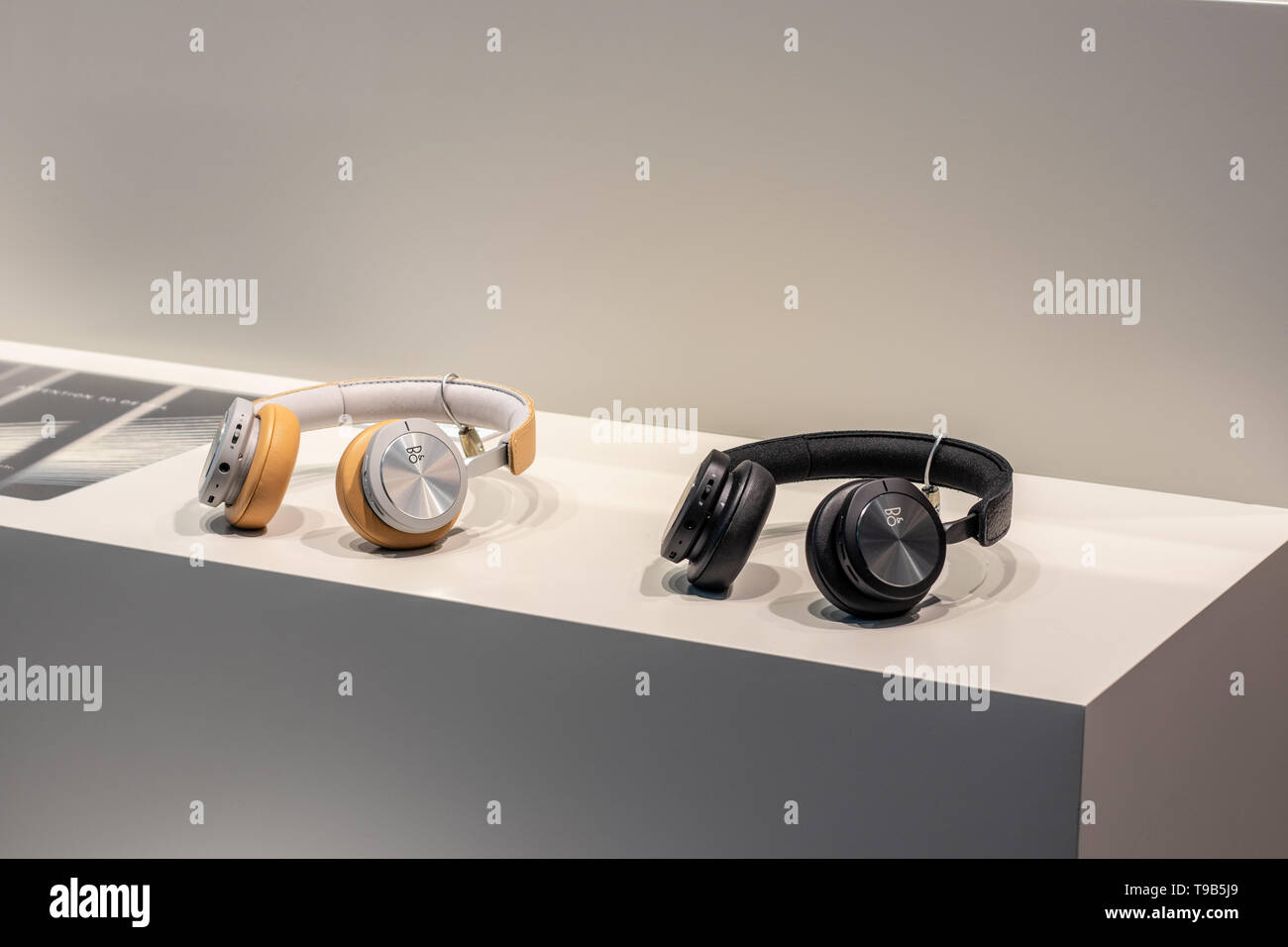 Berlin, Germany, August 30, 2018, Bang & Olufsen stereo headset Beoplay H4,  H8i, H9i Wireless over-ear Headphones at Bang & Olufsen B&O exhibition  Stock Photo - Alamy