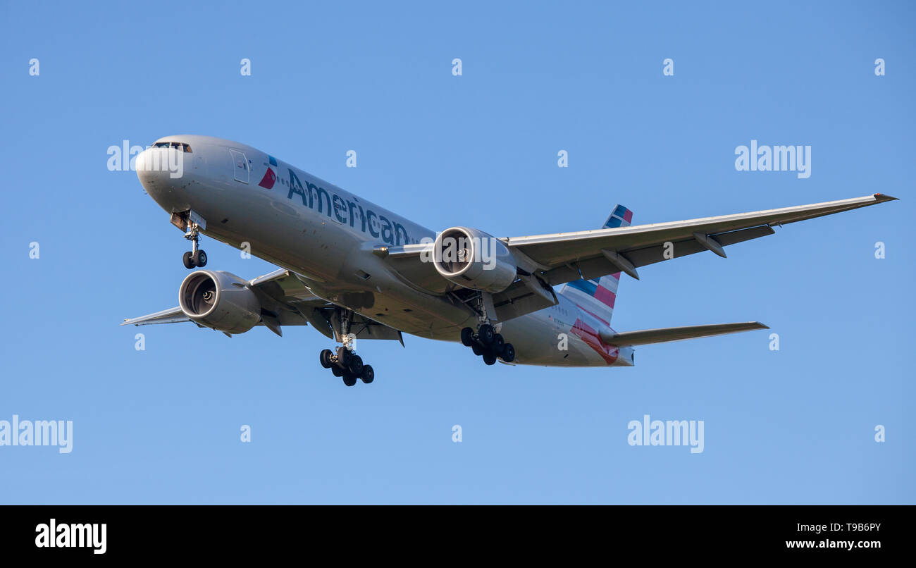 American Airlines Boeing 777 N783AN on final approach to London