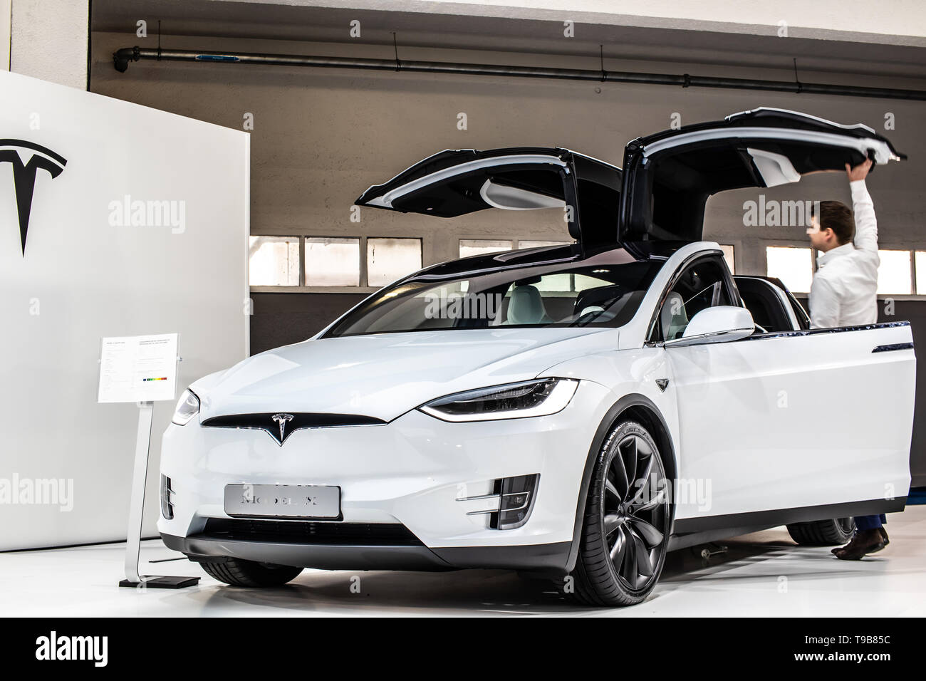 White Tesla Model X Hi-Res Stock Photography And Images - Alamy