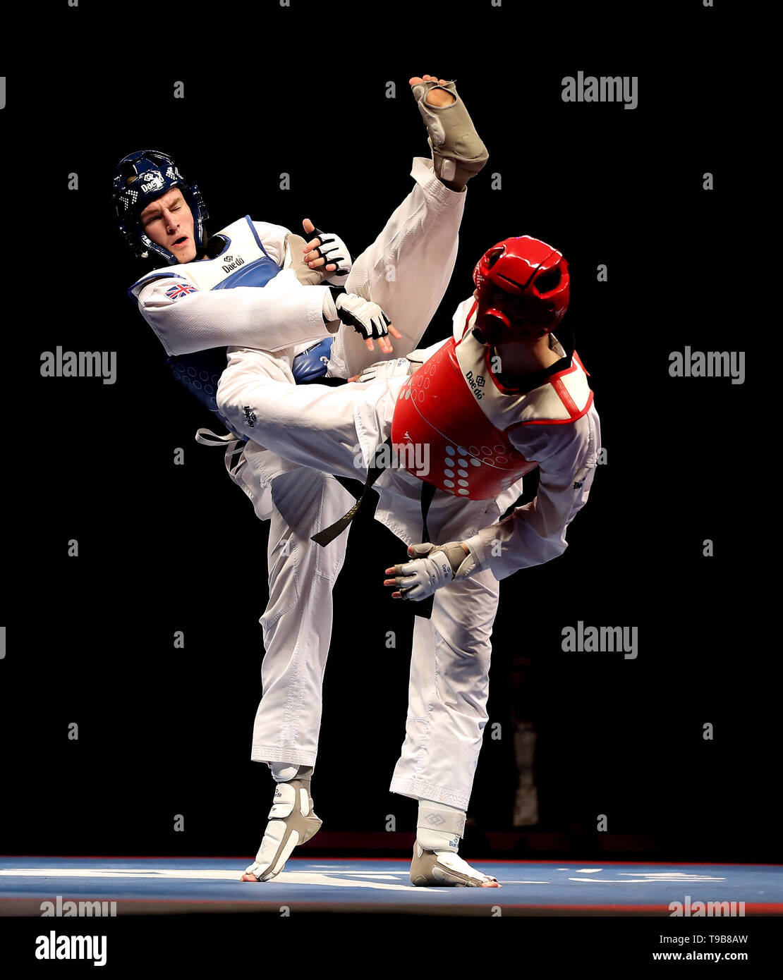 Great Britain S Bradly Sinden Left On His Way To Winning The Men S 68kkg Final Against Spain S Javier Perez Polo During Day Three Of The World Taekwondo Championships At Manchester Arena Stock Photo