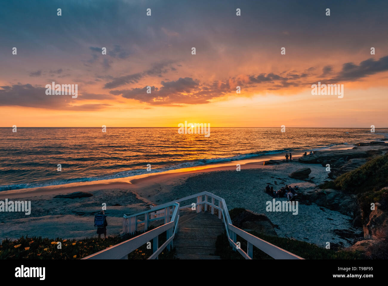 Staircase And View Of The Pacific Ocean At Sunset At Windansea Beach In La Jolla California Stock Photo Alamy Staircase And View Of The Pacific Ocean At Sunset At Windansea Beach In La Jolla California Stock Photo Alamy