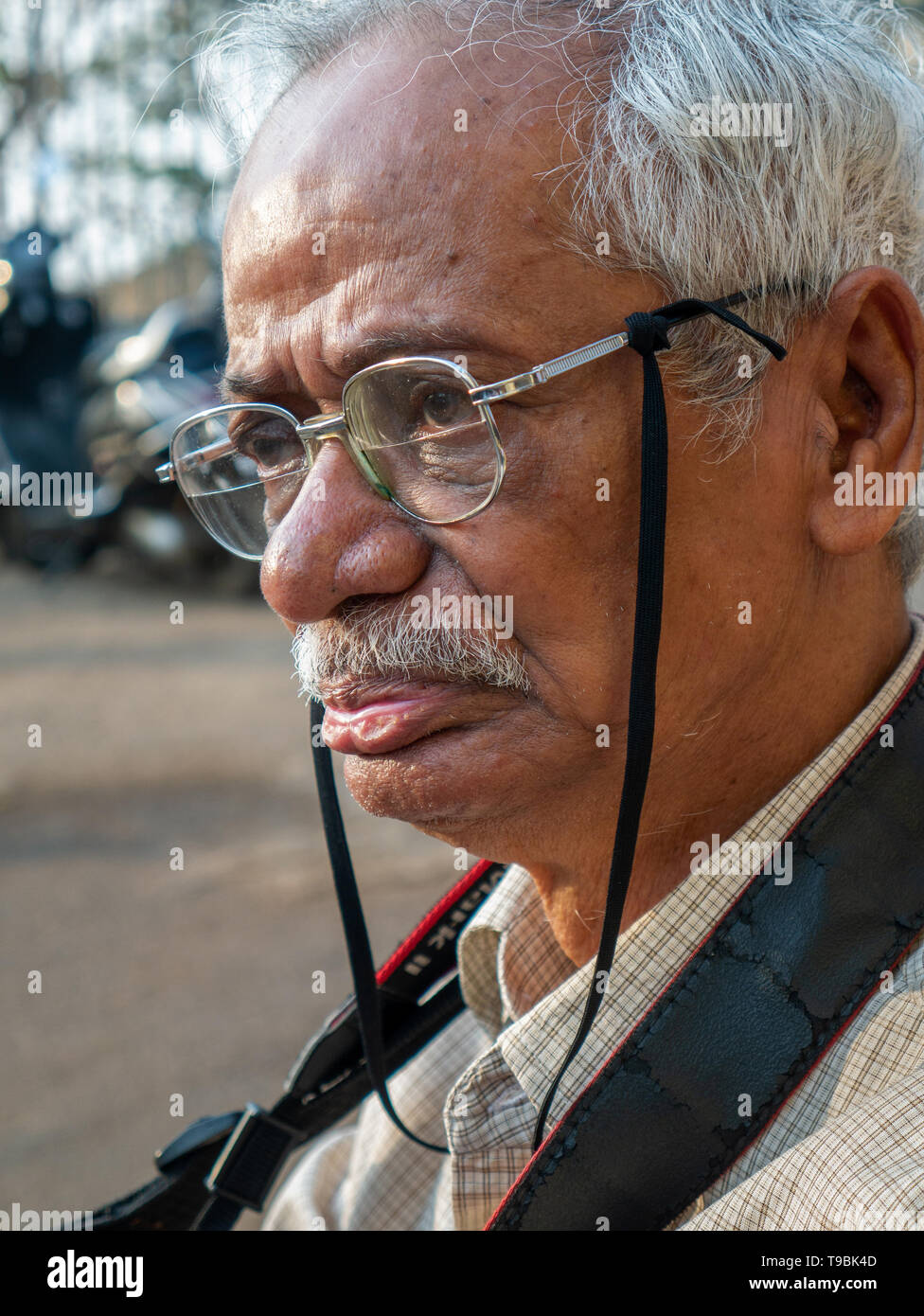 31 Mar 2019 senior citizen photographer waiting out side of mahakali cave mumbai maharashtra INDIA Stock Photo