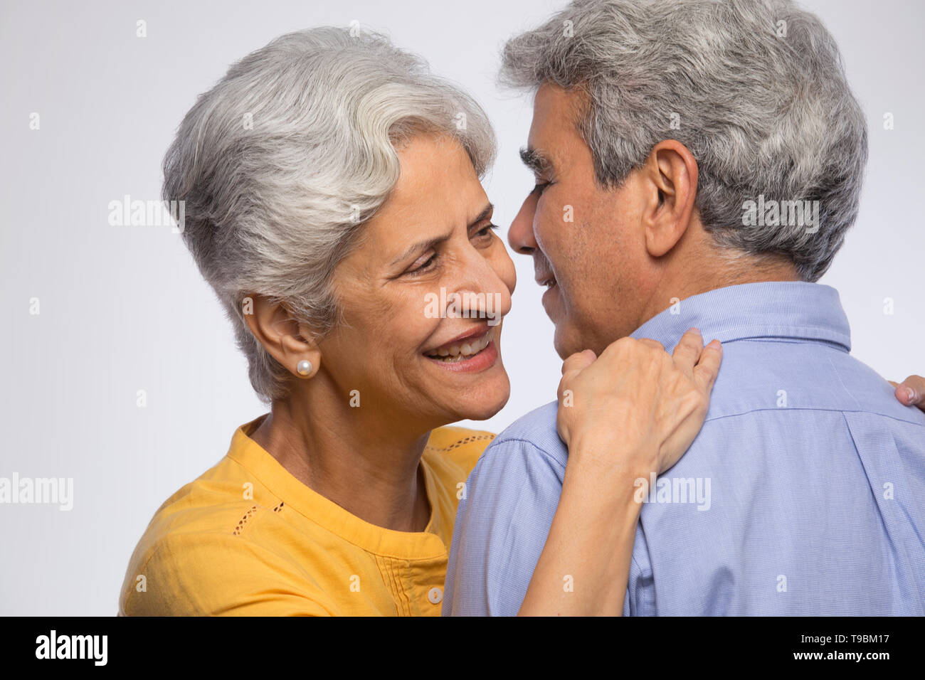 Old indian couple embracing hi-res stock photography and images - Alamy