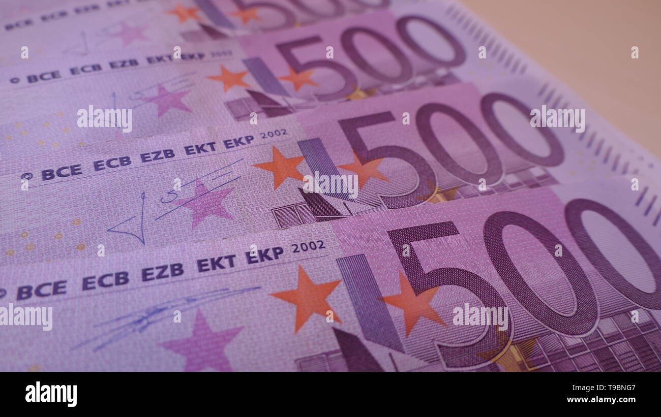 Nota 500 Close-up view from the frontside of multiple 500 Euro banknotes Stock ...