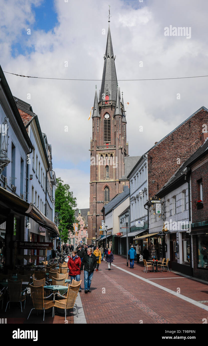 Kevelaer, Lower Rhine, North Rhine-Westphalia, Germany - City view, shopping street with Marienbasilika in the place of pilgrimage Kevelaer.  Kevelaer Stock Photo