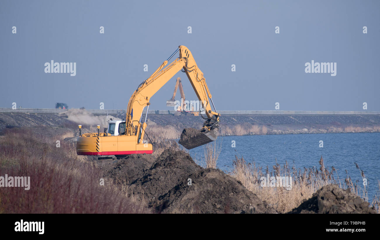 Excavator in water hires stock photography and images Alamy