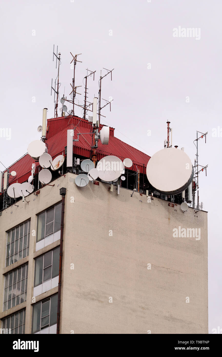 Mobile phone base stations hires stock photography and images Alamy