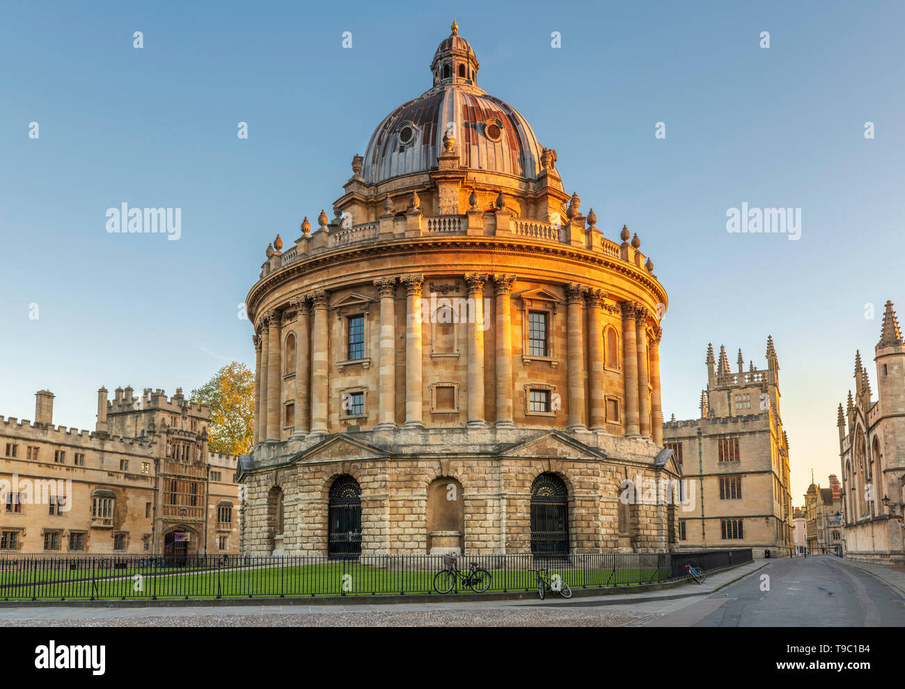 The Radcliffe Camera is a building of Oxford University, designed by James Gibbs in the neo-classical style. The famous landmark building in the centr Stock Photo