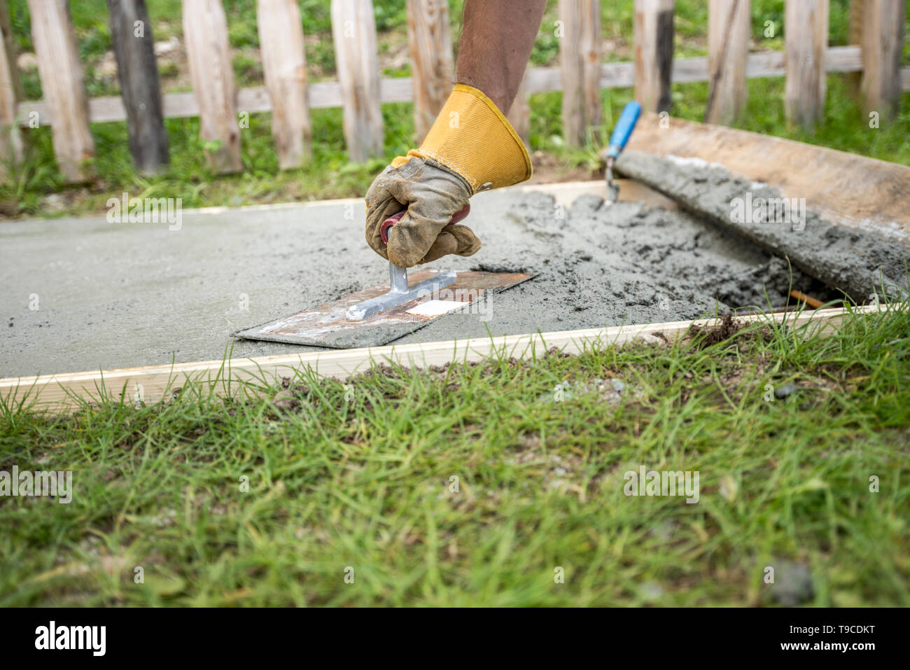 Base plate leveling hi-res stock photography and images - Alamy