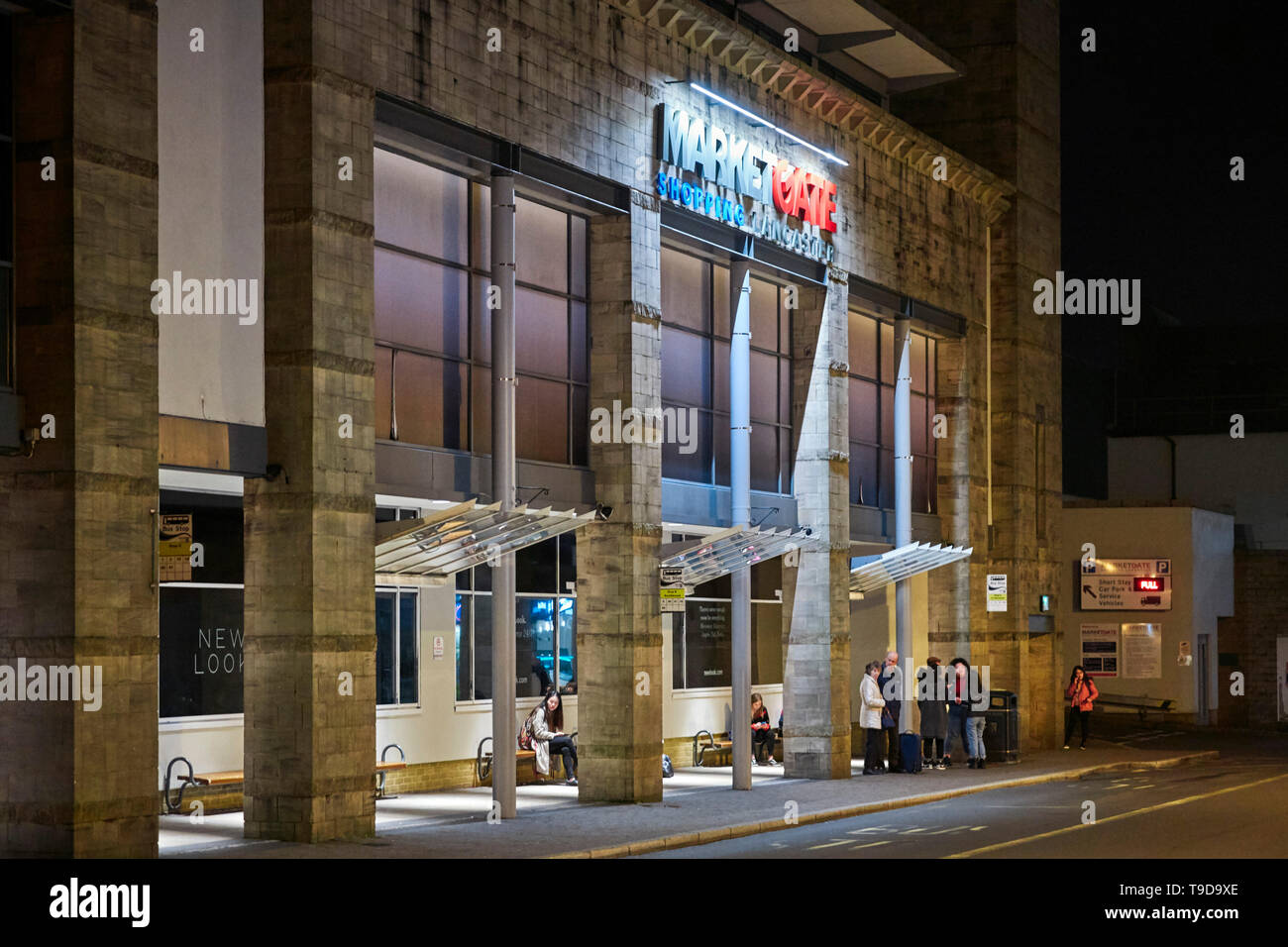 Market Gate bus station in Lancaster at night Stock Photo