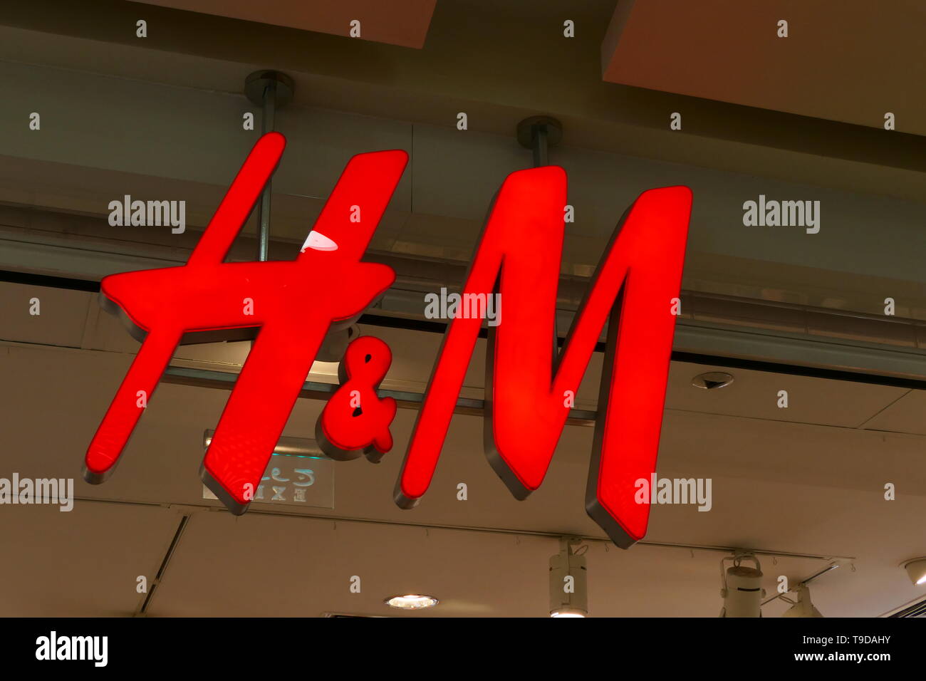 H&M Brand Logo Seen In Tsim Sha Tsui Hong Kong Stock Photo, Picture and  Royalty Free Image. Image 123680664.