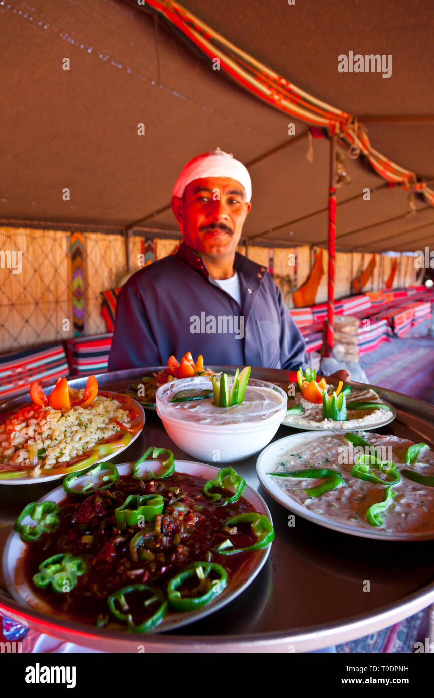 Gastronomía Jordana, Wadi Rum, Jordania, Oriente Medio Stock Photo - Alamy