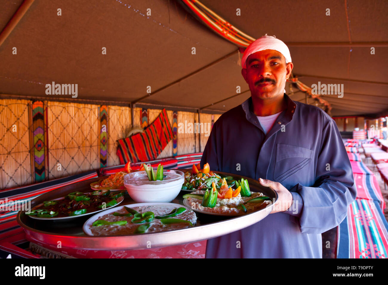 Gastronomía Jordana, Wadi Rum, Jordania, Oriente Medio Stock Photo - Alamy