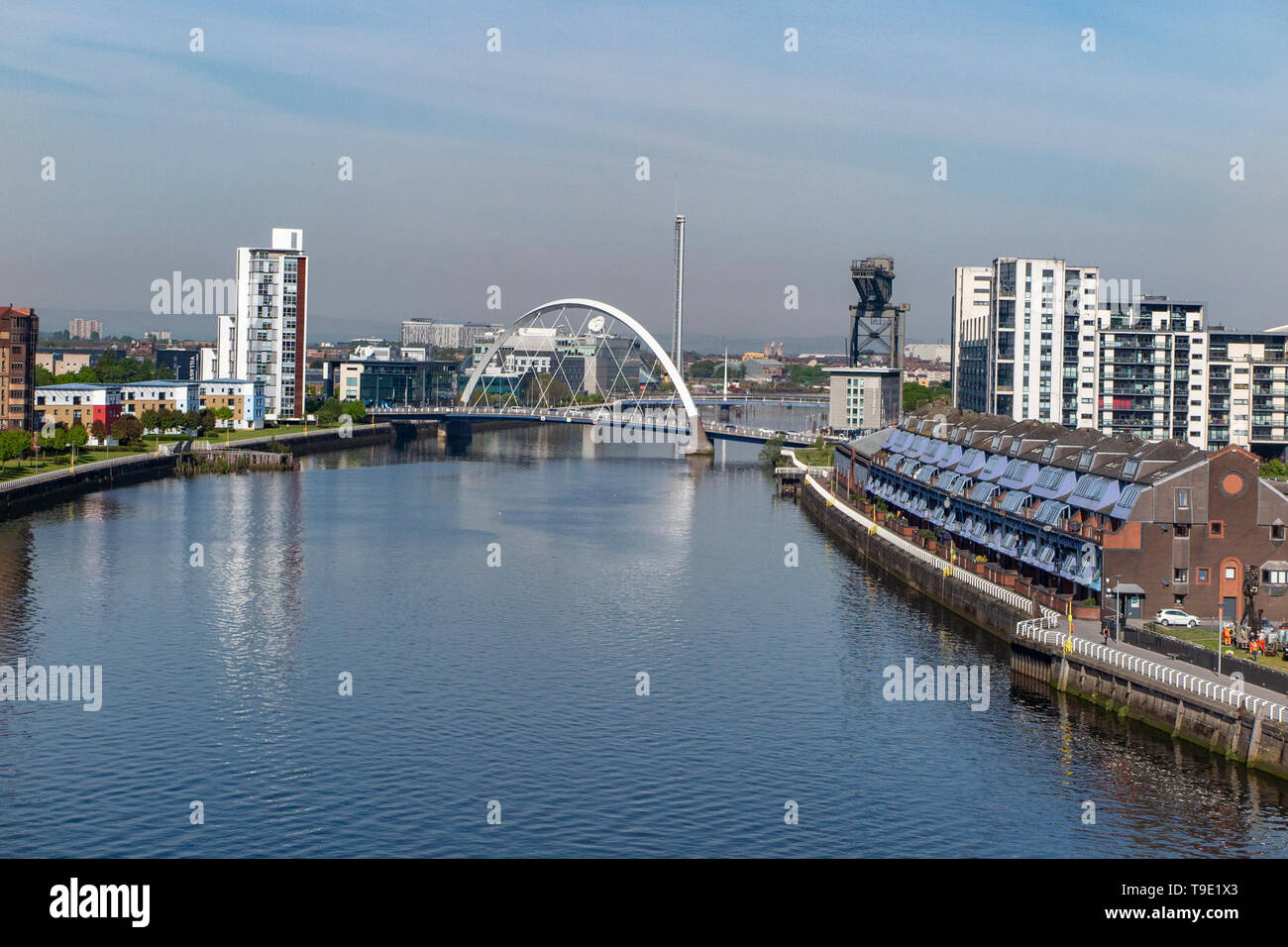 The Clyde Arc Bridge (Squinty Bridge) over the River Clyde in Glasgow, Scotland Stock Photo