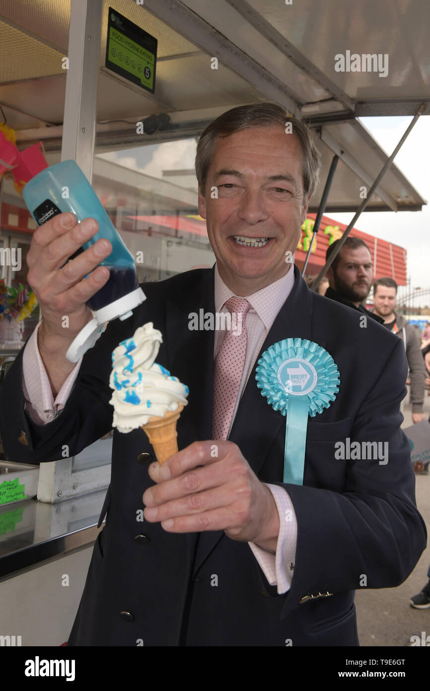 Nigel farage eats ice cream hires stock photography and images Alamy