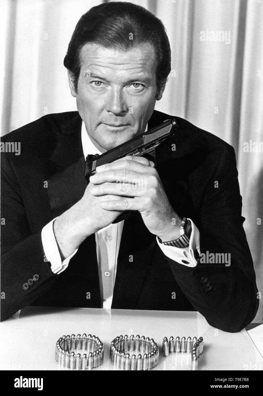 Roger Moore As James Bond 007 Publicity Portrait For Octopussy 19 Director John Glen Producer Albert R Broccoli Eon Productions Danjaq United Artists Mgm Ua Entertainment Co Stock Photo Alamy