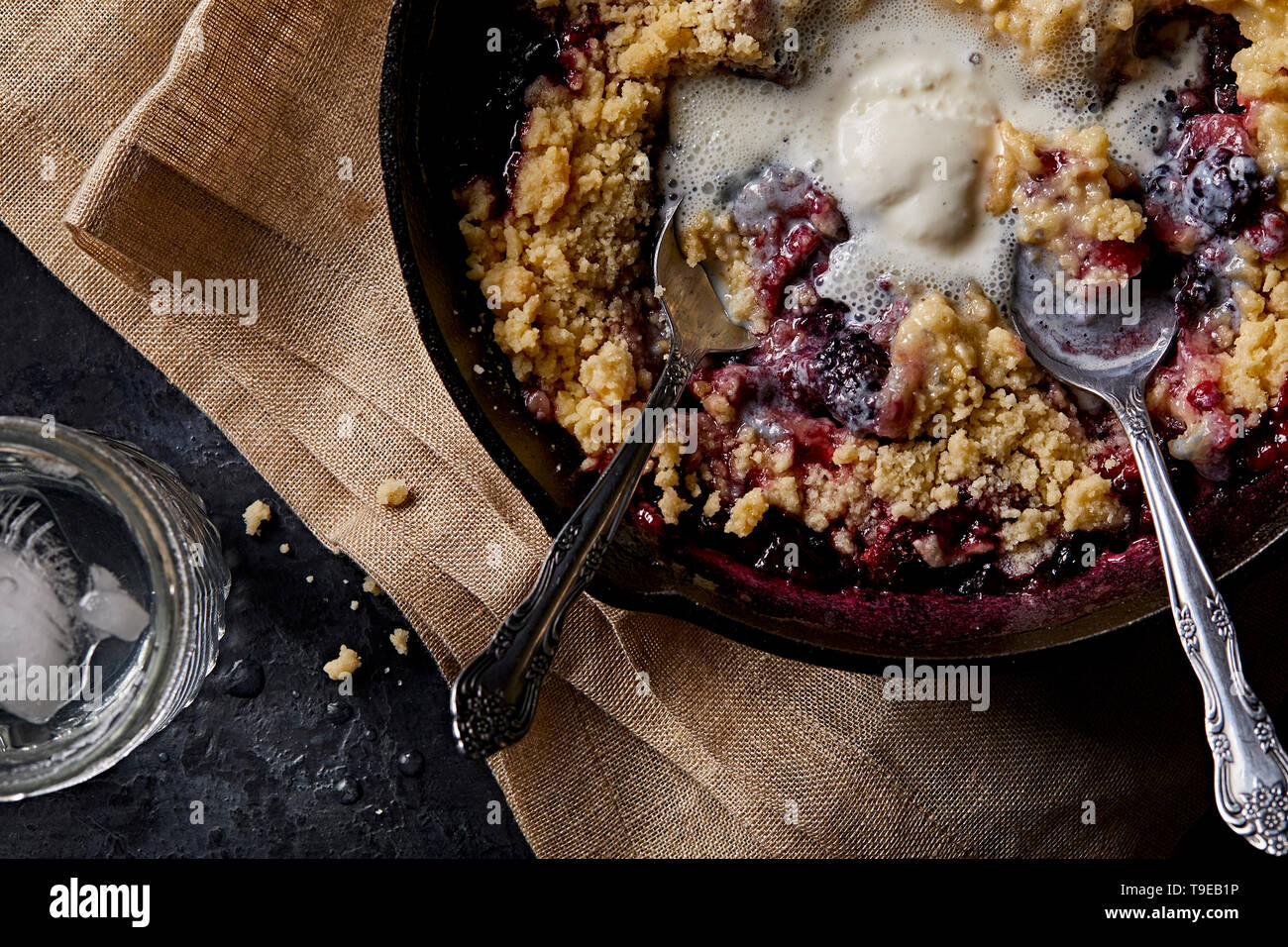 Blackberry and Raspberry Crumble Stock Photo - Alamy