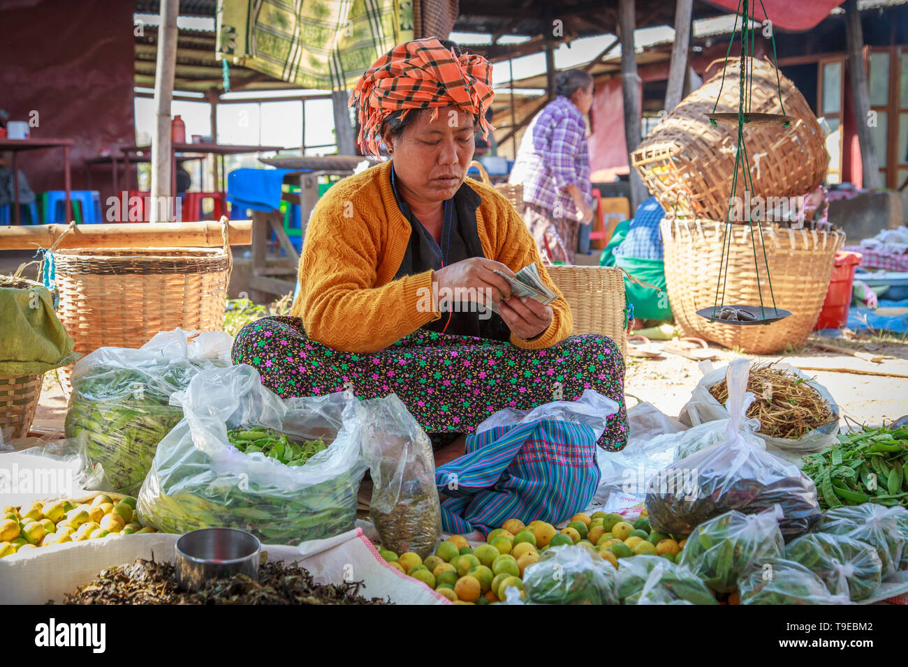 Balance sheet of a working day (Inle Lake, Shan state) Stock Photo