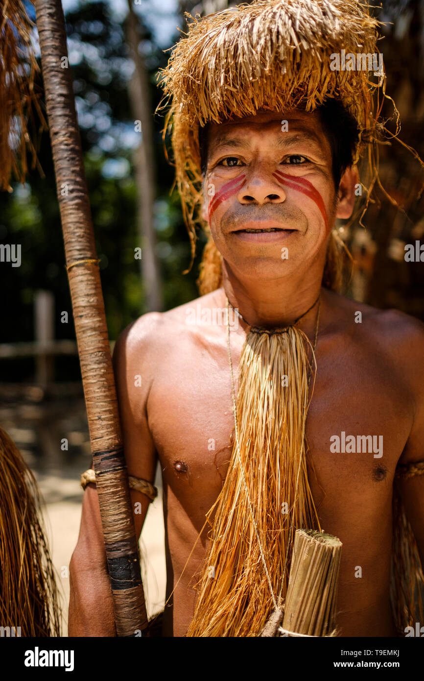 Portrait of a Yagua tribe male member holding a blowpipe (or pucuna) on the Yagua village of Nuevo Perú, Peruvian Amazon, Loreto Department, Peru Stock Photo
