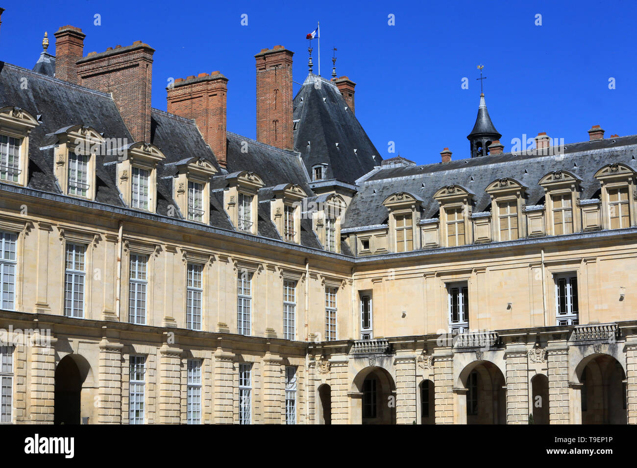 Cours de la Fontaine. Château de Fontainebleau. / Palace of Fontainebleau. Fontainebleau. France
