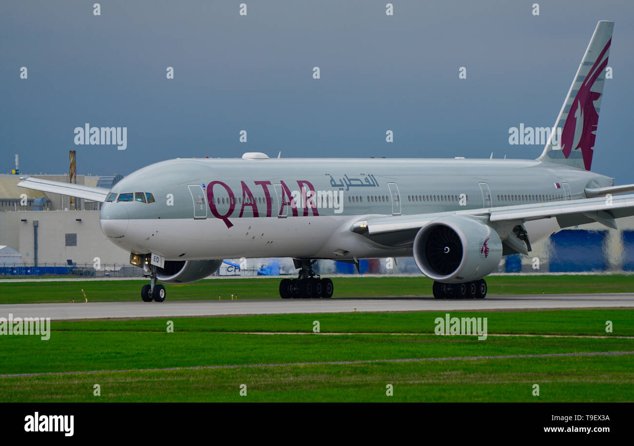 Montreal, Canada,May 17, 2019 Qatar aircraft landing at Trudeau airport in Montreal,Quebec,Canada.Credit:Mario Beauregard/Alamy Live News Stock Photo