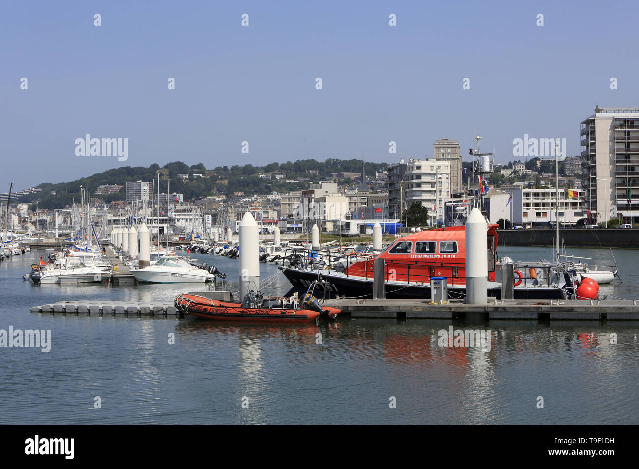 Port de plaisance du Havre. Sapeurs-Pompiers. Canot de sauvetage. Stock Photo