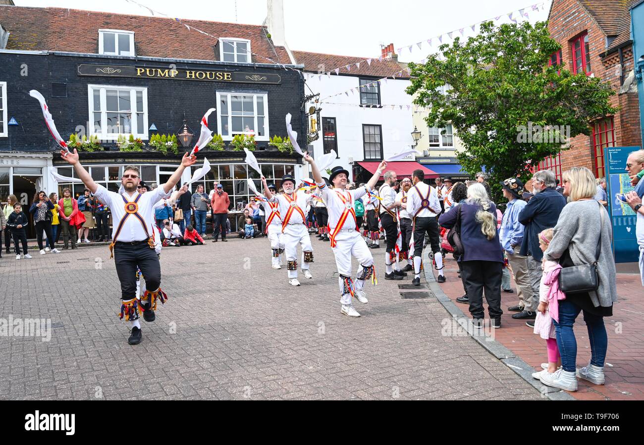 Brighton UK 18th May 2019 - Morris dancers performing in the streets of Brighton today as part of the annual Brighton Day of Dance organised by Brighton Morris Men where they invite Morris groups from all over to join them in celebration . Credit : Simon Dack / Alamy Live News Stock Photo