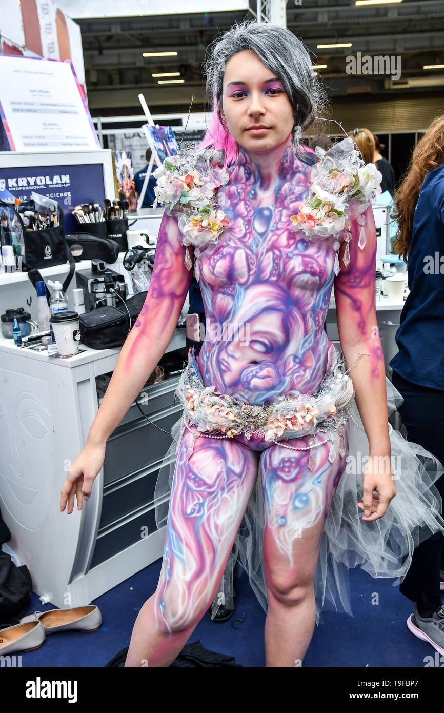 London, UK. 18th May, 2019. Airbrush body painting by guest artist Kate  Monroe demo at IMATS London on 18 May 2019, London, UK. Credit: Picture  Capital/Alamy Live News Stock Photo - Alamy