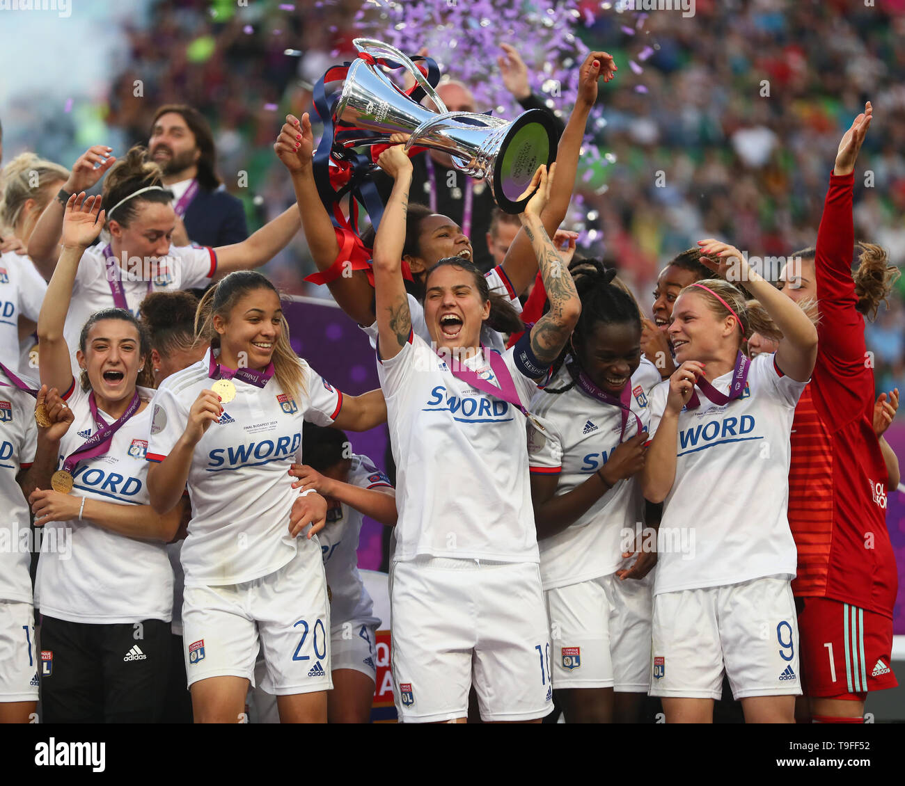 Budapest, Hungary. 18th May, 2019. Olympique Lyonnais players celebrate  with Trophy during the UEFA Women's Champions League Final between  Olympique Lyonnais and FC Barcelona Women at Groupama Arena on May 18, 2019