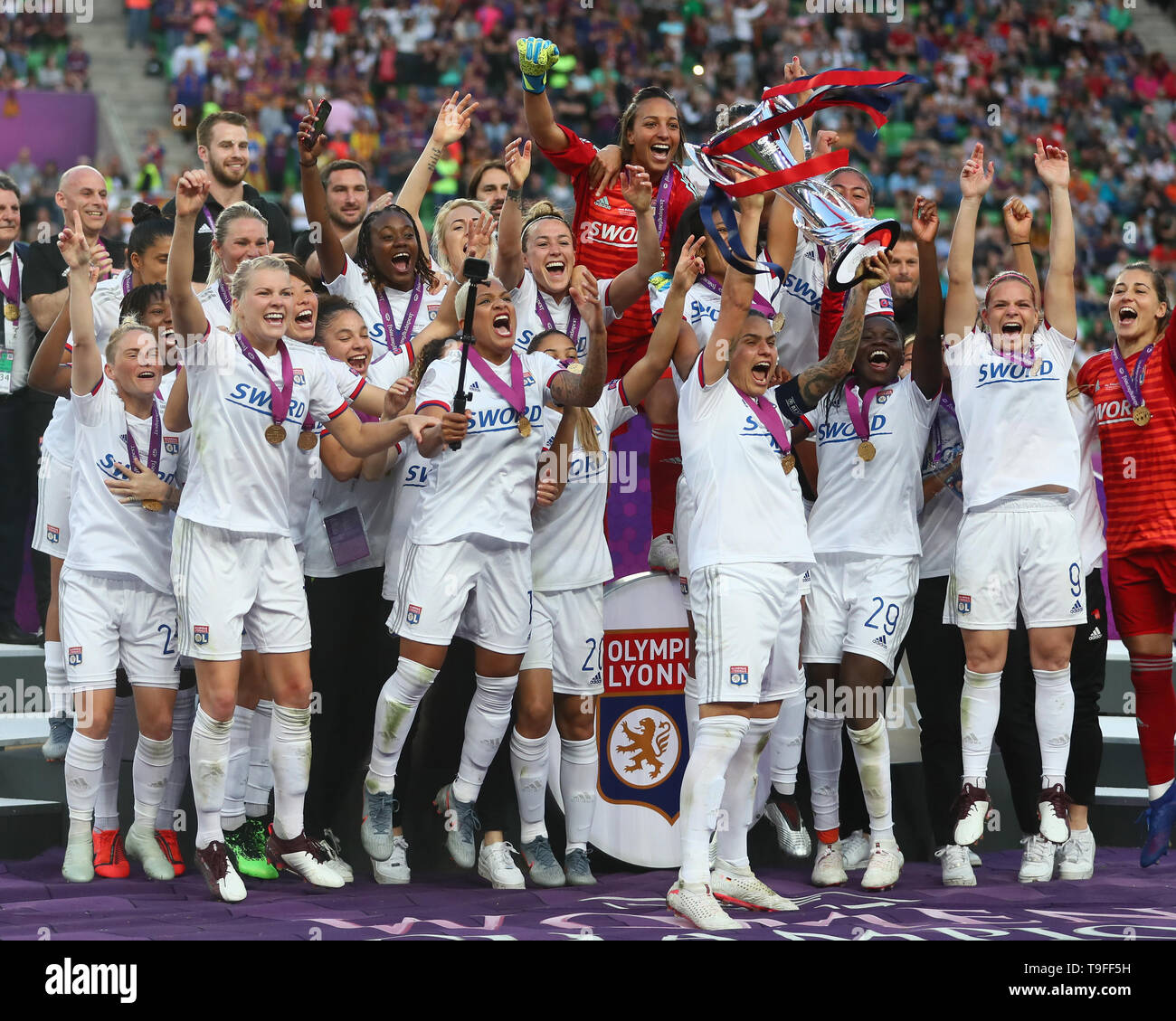 Budapest, Hungary. 18th May, 2019. Olympique Lyonnais players celebrate  with Trophy during the UEFA Women's Champions League Final between  Olympique Lyonnais and FC Barcelona Women at Groupama Arena on May 18, 2019