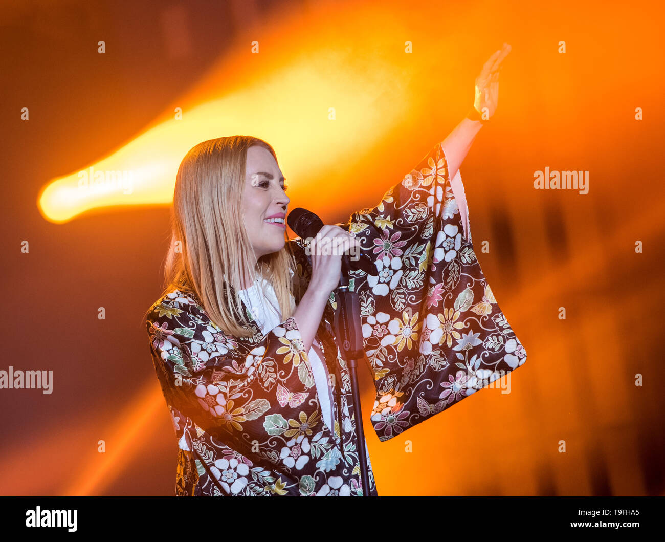 Hamburg, Germany. 19th May, 2019. Alexa Feser, singer, performs at the  Public Viewing of the Eurovision Song Contest (ESC) 2019 at the  Spielbudenplatz. Credit: Daniel Bockwoldt/dpa/Alamy Live News Stock Photo -  Alamy