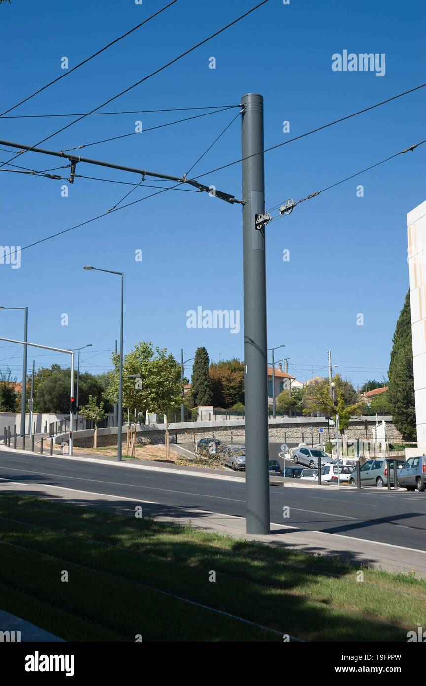 Marseille, moderne Straßenbahn, Abspannmast Oberleitung - Marseille, Modern Tramway, Overhead Wire Stock Photo
