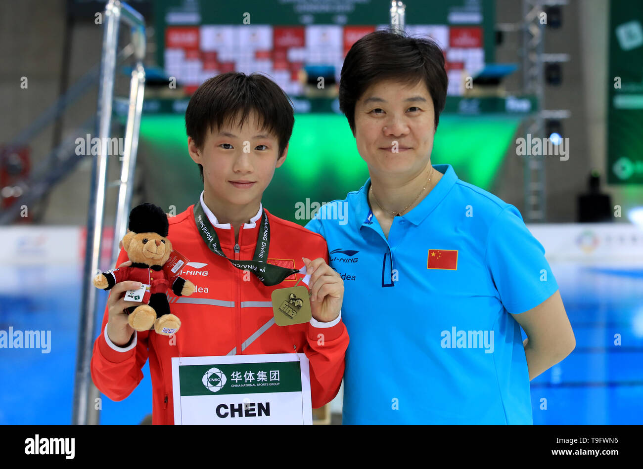 China S 10m Platform Gold Winner Yuxi Chen Poses For A Photo During Day Two Of The Diving World Series At London Aquatics Centre London Stock Photo Alamy