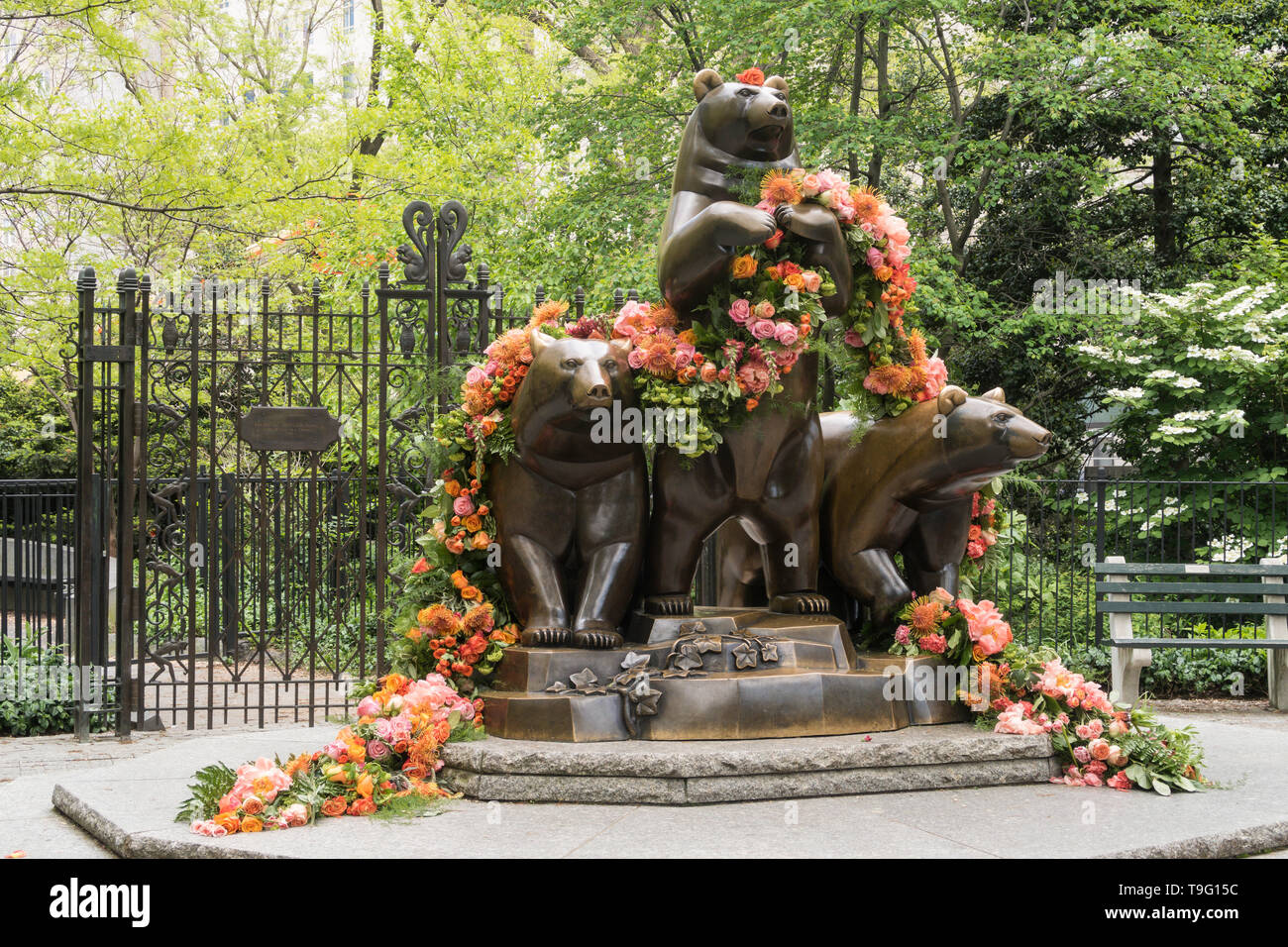 The Group of Bears Statue with Spring Flowers, Central Park, NYC Stock