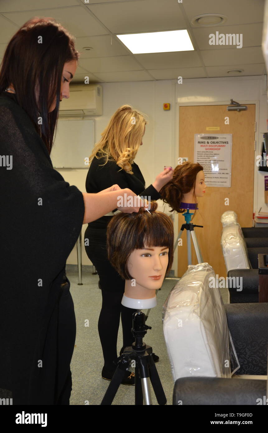 hair and beauty salon, student hairdresser training Stock Photo Alamy