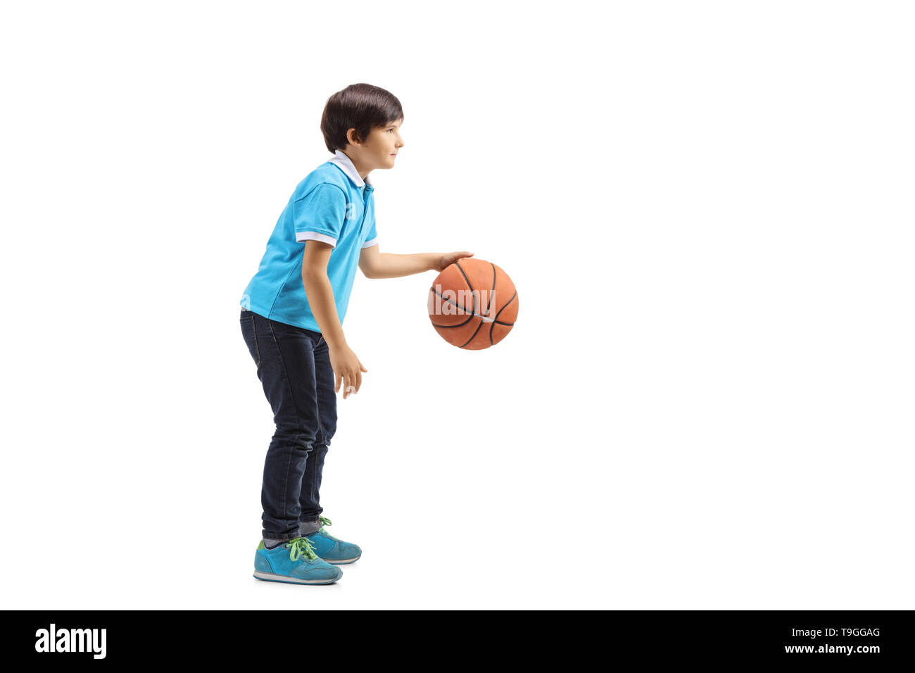 Boy throw basketball immagini e fotografie stock ad alta risoluzione - Alamy