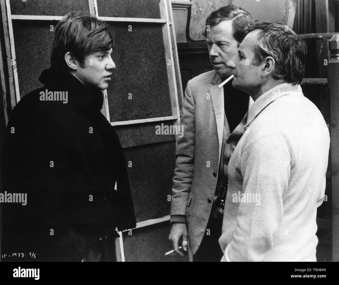 Malcolm McDowell as Mick Travis producer Michael Medwin and director Lindsay Anderson IF …. 1968 on set filming candid screenplay David Sherwin Memorial Enterprises / Paramount British Pictures Stock Photo
